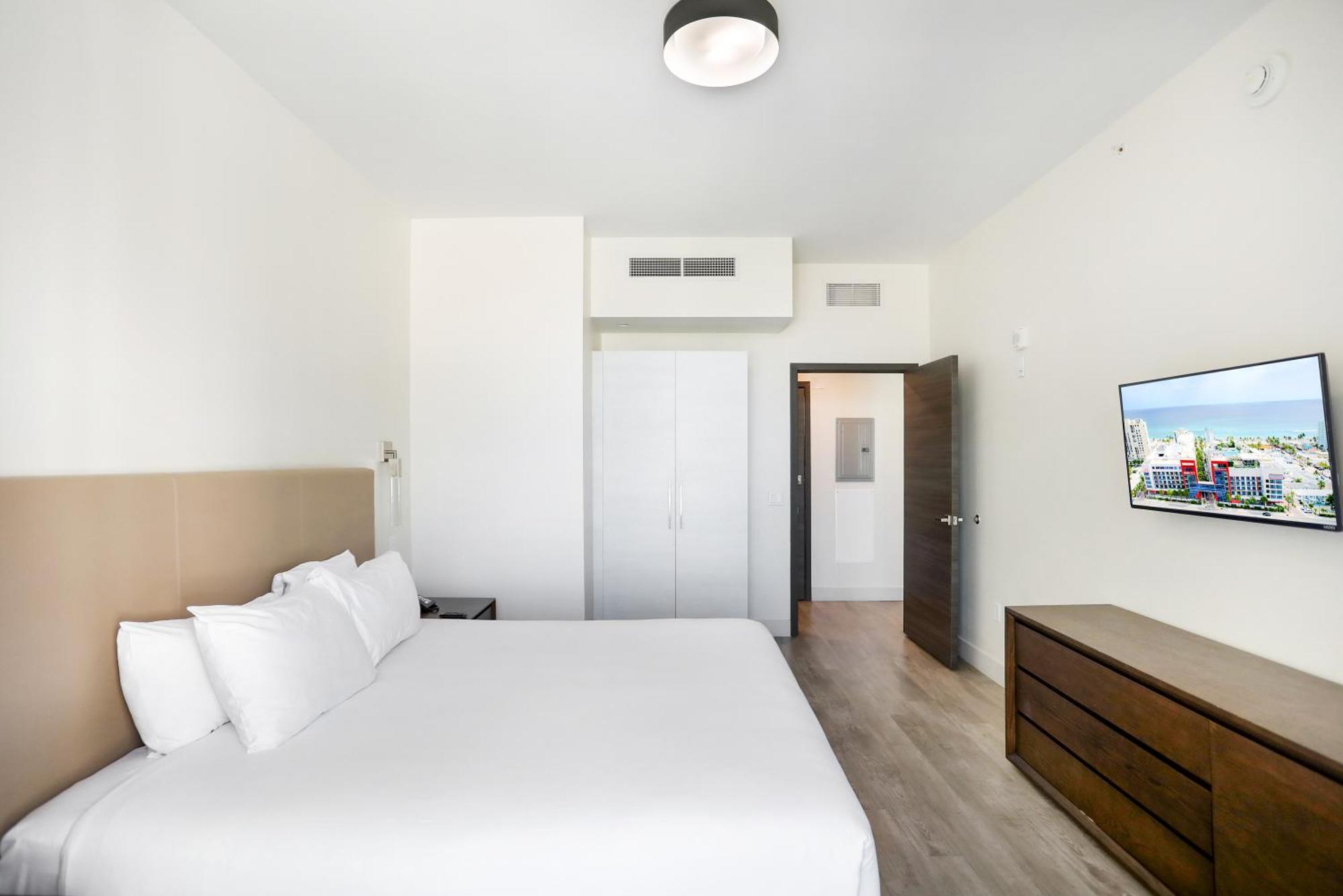 Ch Luxury Condos & Studios On The Beach Голливуд Номер фото