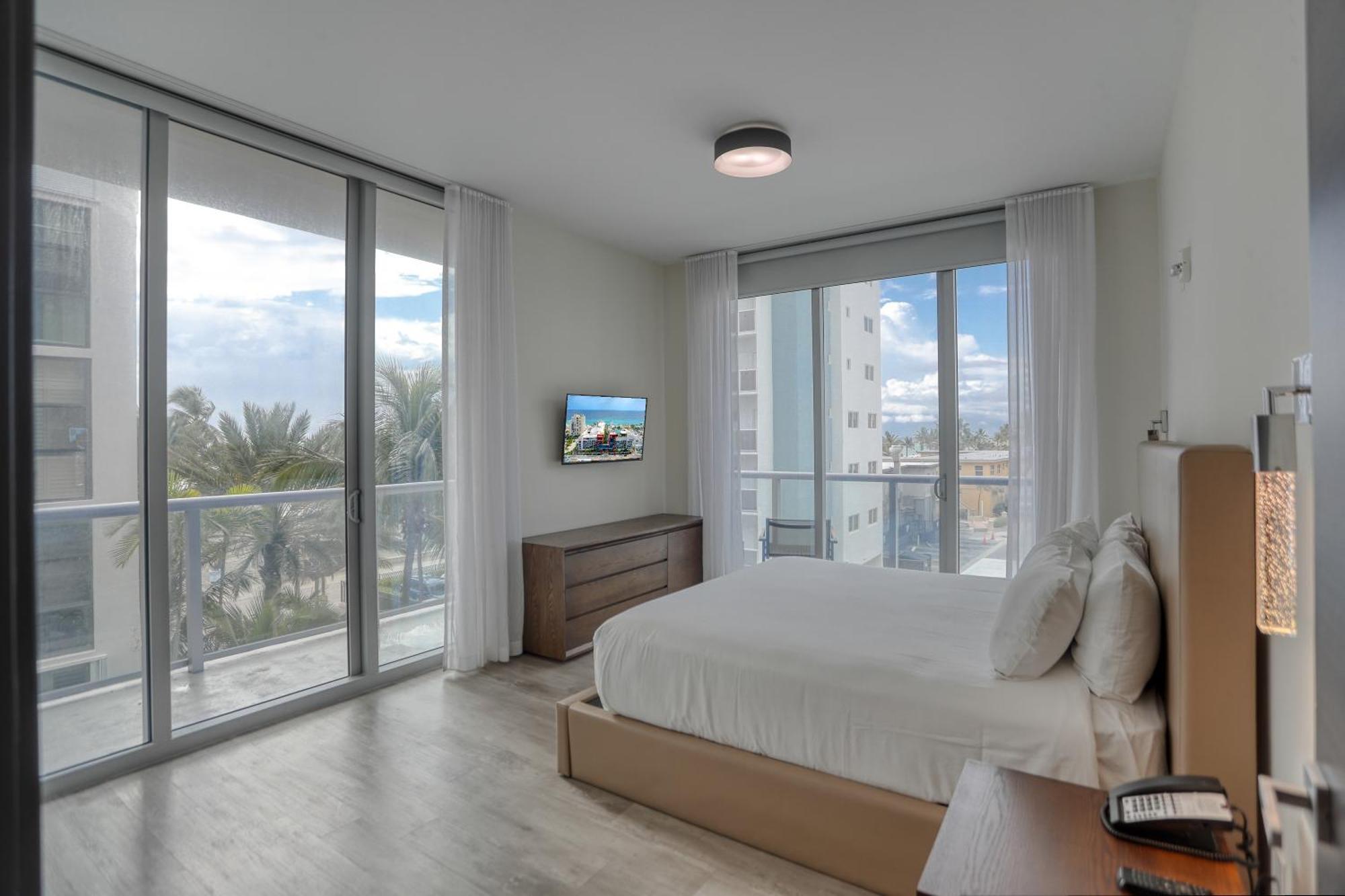 Ch Luxury Condos & Studios On The Beach Голливуд Номер фото