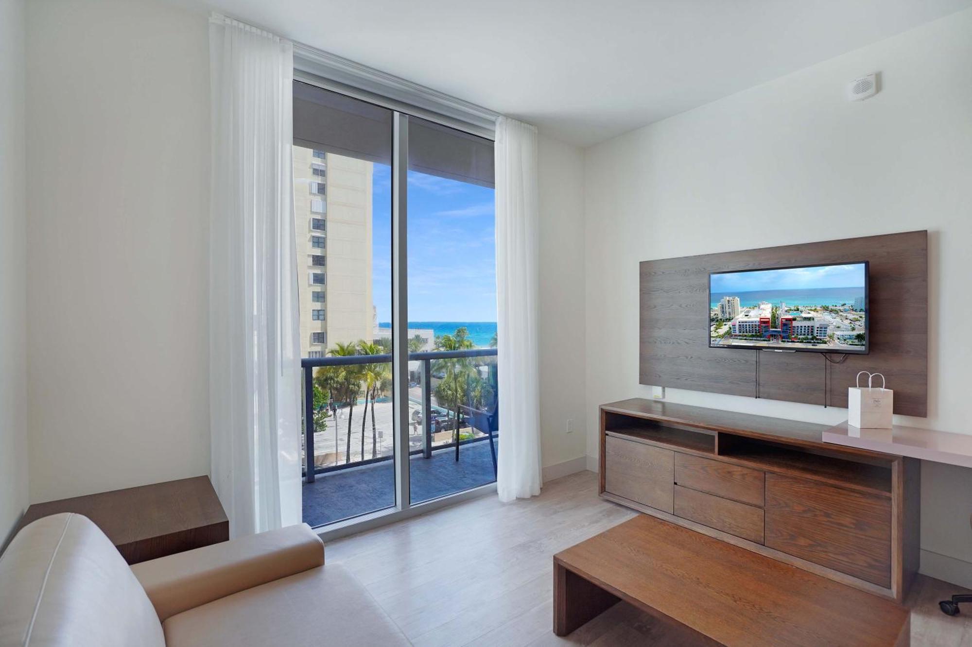 Ch Luxury Condos & Studios On The Beach Голливуд Номер фото