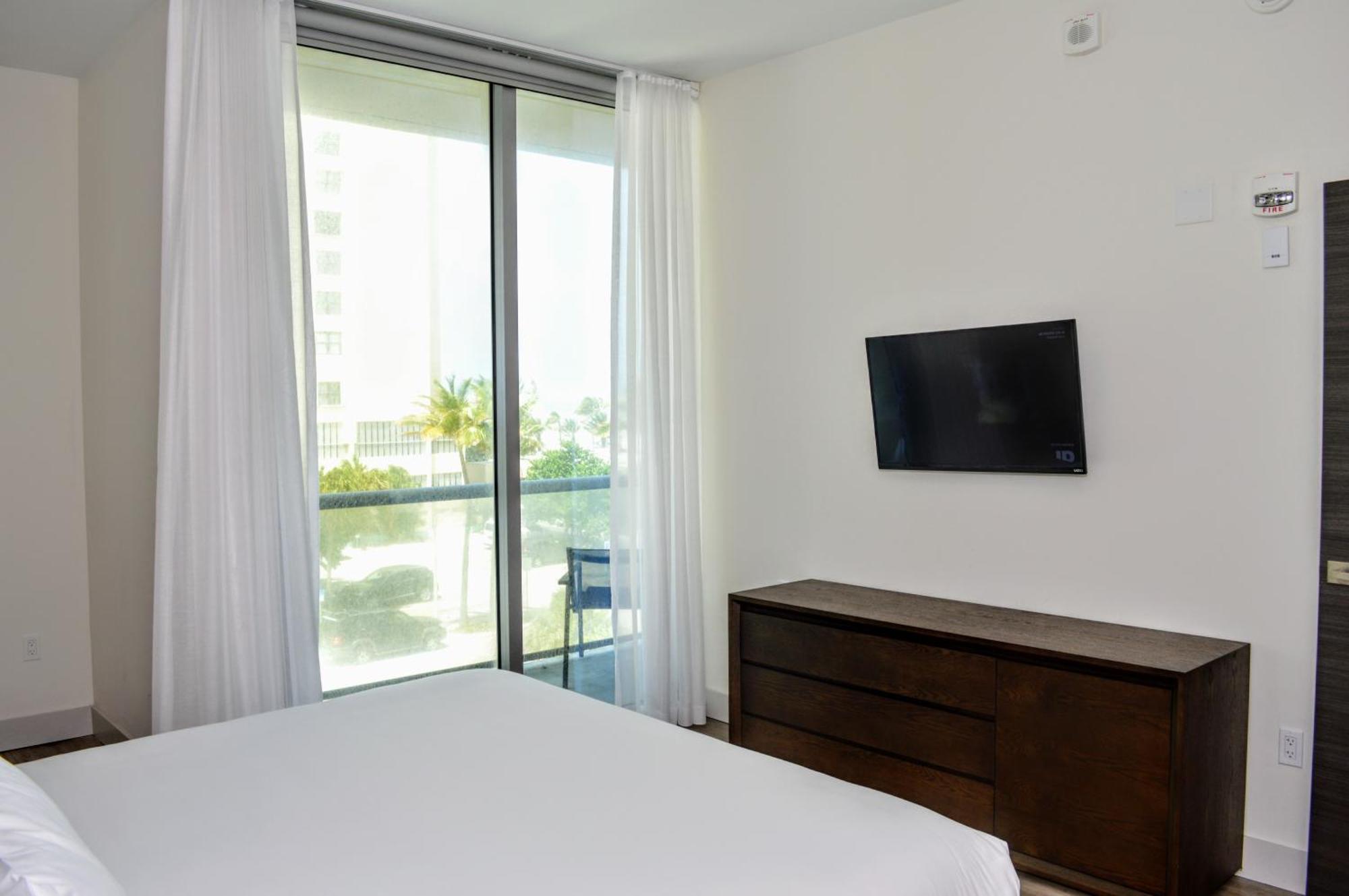 Ch Luxury Condos & Studios On The Beach Голливуд Номер фото