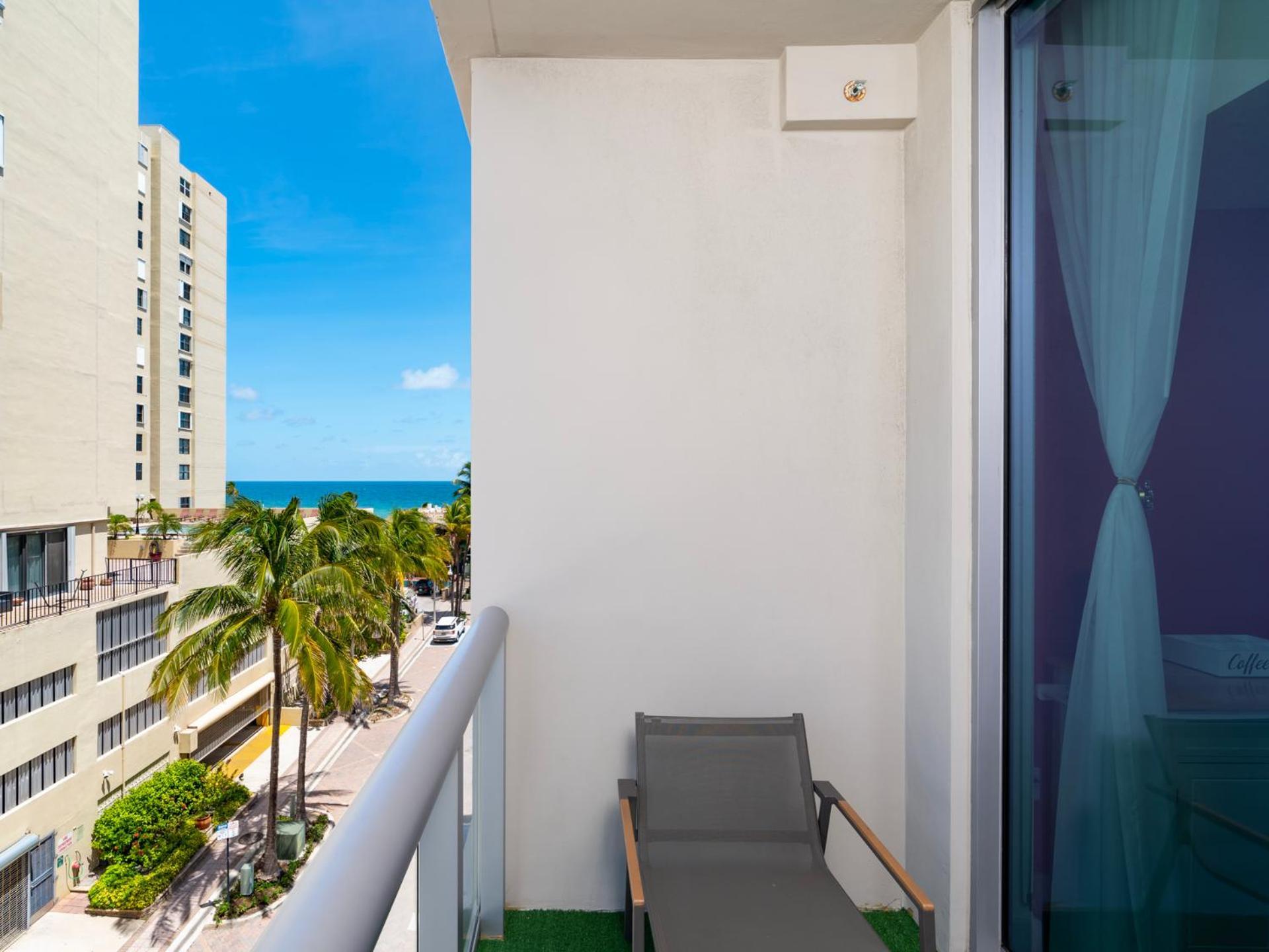Ch Luxury Condos & Studios On The Beach Голливуд Экстерьер фото